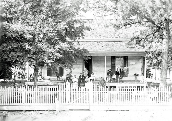 Old Elijah Walker House photo in 1898